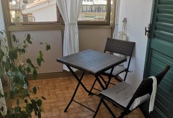 Simon s holiday house allows 18 year olds to book a room