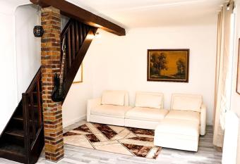 chez Moon has Balcony rooms