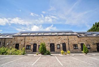 Mountain Park Hotel allows 18 year olds to book a room