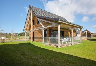 Spacious holiday home with a garden, at 800 m from the sea has Balcony rooms