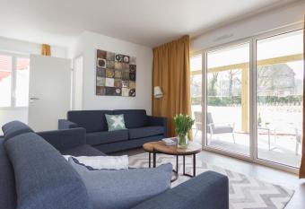 Beautiful detached holiday home at only 800 m from the sea has Balcony rooms