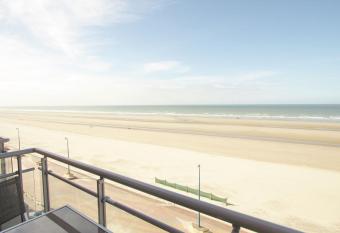 Modern beachside apartment in Bray-Dunes close to De Panne has Balcony rooms
