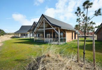 Spacious holiday home with a garden, at 800 m from the sea has Balcony rooms