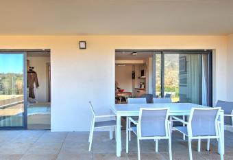 Excellent apartments in a great location on the C  te d Azur has Balcony rooms