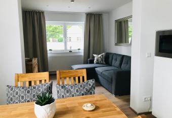 Ferienhaus Kader allows 18 year olds to book a room