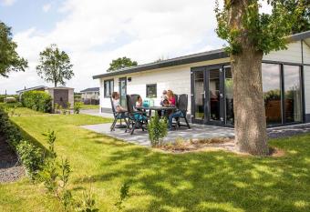 Detached, bright chalet with dishwasher, 8 km from Hoorn has Balcony rooms