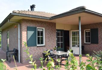 Semi-detached comfortable bungalow near the Veluwe has Balcony rooms