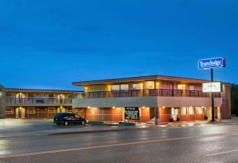 Travelodge by Wyndham Dawson Creek allows 18 year olds to book a room