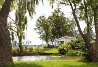 Detached, light chalet with dishwasher not far from Hoorn has Balcony rooms