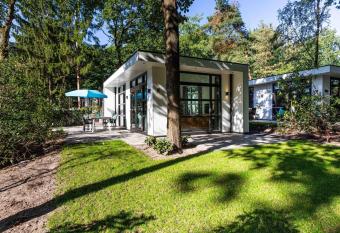 Modern chalet with dishwasher, in a holiday park, near the beautiful Veluwe has Balcony rooms