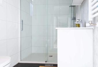 Nice chalet with a sauna and spa, in a holiday park located near the Veluwe has Balcony rooms