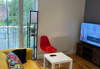 Work-Play Stylish, Speedwell Apartment, Free Parking has Balcony rooms