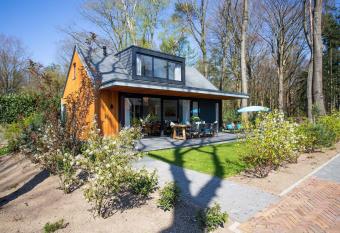 Luxurious, modern villa with dishwasher, close to De Veluwe has Balcony rooms