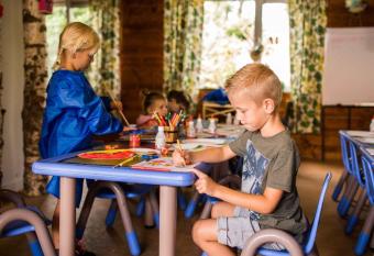 Modern, luxurious villa with outdoor sauna and spa, close to De Veluwe has rooms with a private hot tub