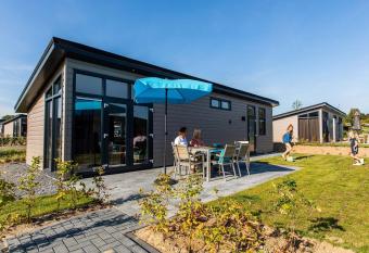 Modern chalet with dishwasher, 5 km from Valkenburg has Balcony rooms