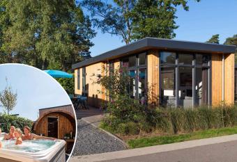 Modern chalet with outdoor sauna and spa, in a holiday park, near the Veluwe has rooms with a private hot tub