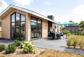 Luxury chalet with dishwasher, on a holiday park in the Achterhoek has Balcony rooms