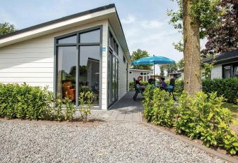 Comfortable chalet with dishwasher, near Cromvoirt has Balcony rooms