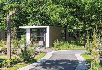 Beautiful chalet with dishwasher, in a holiday park located near the Veluwe has Balcony rooms