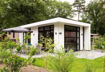 Luxurious, modern chalet with dishwasher, close to De Veluwe has Balcony rooms
