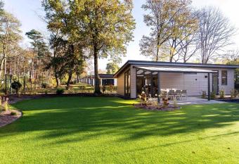 Comfortable chalet with dishwasher in a holiday park in the middle of the Veluwe has Balcony rooms