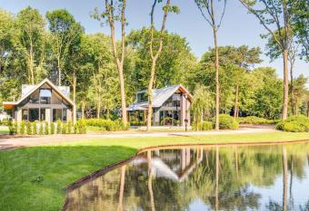 Luxurious, modern villa with dishwasher, close to De Veluwe has Balcony rooms