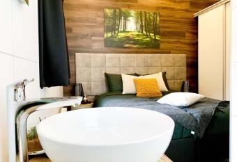 Modern chalet with spa and sauna, in a holiday park on the Veluwe has Balcony rooms