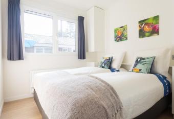 Modern chalet with outdoor sauna spa, in a holiday park located near the Veluwe has Balcony rooms