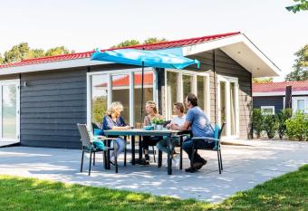 Nice chalet suitable for the disabled, on a holiday park in the Achterhoek has Balcony rooms