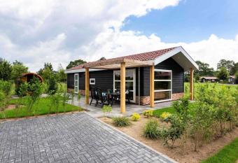 Luxury chalet with dishwasher, on a holiday park in the Achterhoek has Balcony rooms