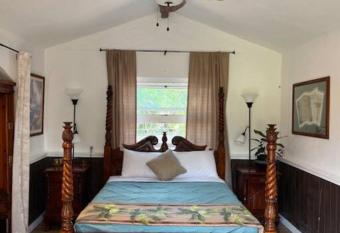 The Red Cottage and Hawaiian Pond Garden Paradise! allows 18 year olds to book a room