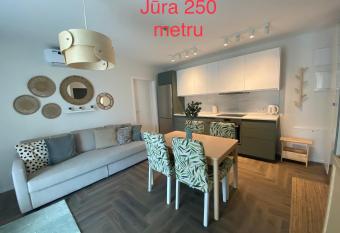 Hill Garden Residense has rooms with a private hot tub