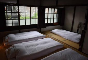                               3 mins walk to Kyoto station! Unique house    allows 18 year olds to book a room