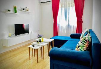 Chavdar Apartments has rooms with a private hot tub