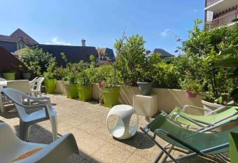 Beautiful apartment close to every spot of Deauville has Balcony rooms