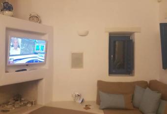 Meli s Retreat 85m2, Sea & sunset view, Cosy. has Balcony rooms