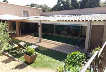 Maison ind  pendante climatis  e dans quartier calme allows 18 year olds to book a room