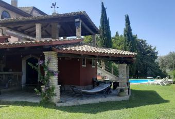Casalustro has Balcony rooms