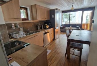 Appartement en r  sidence has Balcony rooms