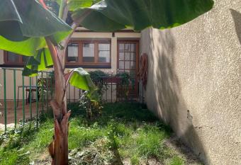 chambre ind  pendante cosy avec douche et toilette priv   has Balcony rooms