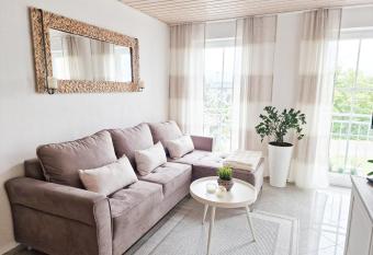 Ferienwohnung -Time to relax- bei Bamberg, mit herrlichem Blick auf das Maintal allows 18 year olds to book a room