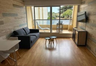 Studio Bords de plage has Balcony rooms