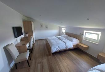 Gostilna in pizzeria Pri Brajdi has Balcony rooms