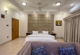 Secure Inn Hotel allows 18 year olds to book a room