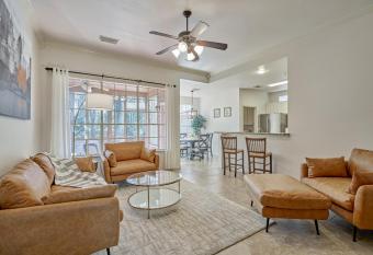 Woodlands 4 BR Cozy House w Direct Trail Access! has rooms with a private hot tub