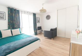 Le Citadin-T1-28m2-Pte Paris M7 has Balcony rooms