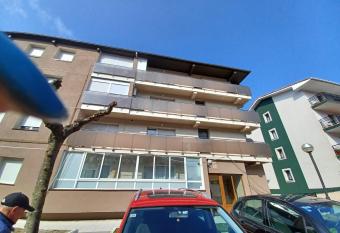 Getaria. Cerca de la playa allows 18 year olds to book a room