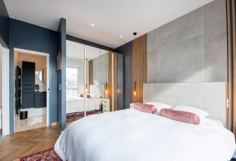 Grammont 5 - Appartement luxueux    Tours allows 18 year olds to book a room