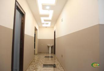 Alfies Paradise Hotel has Balcony rooms