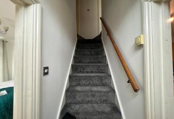 Guesthouse Kettering City Centre allows 18 year olds to book a room